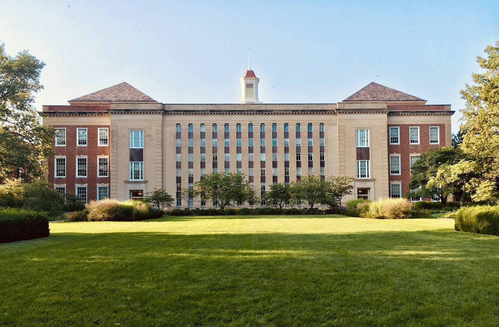 Educational & Institutional - Educational institution campus building
